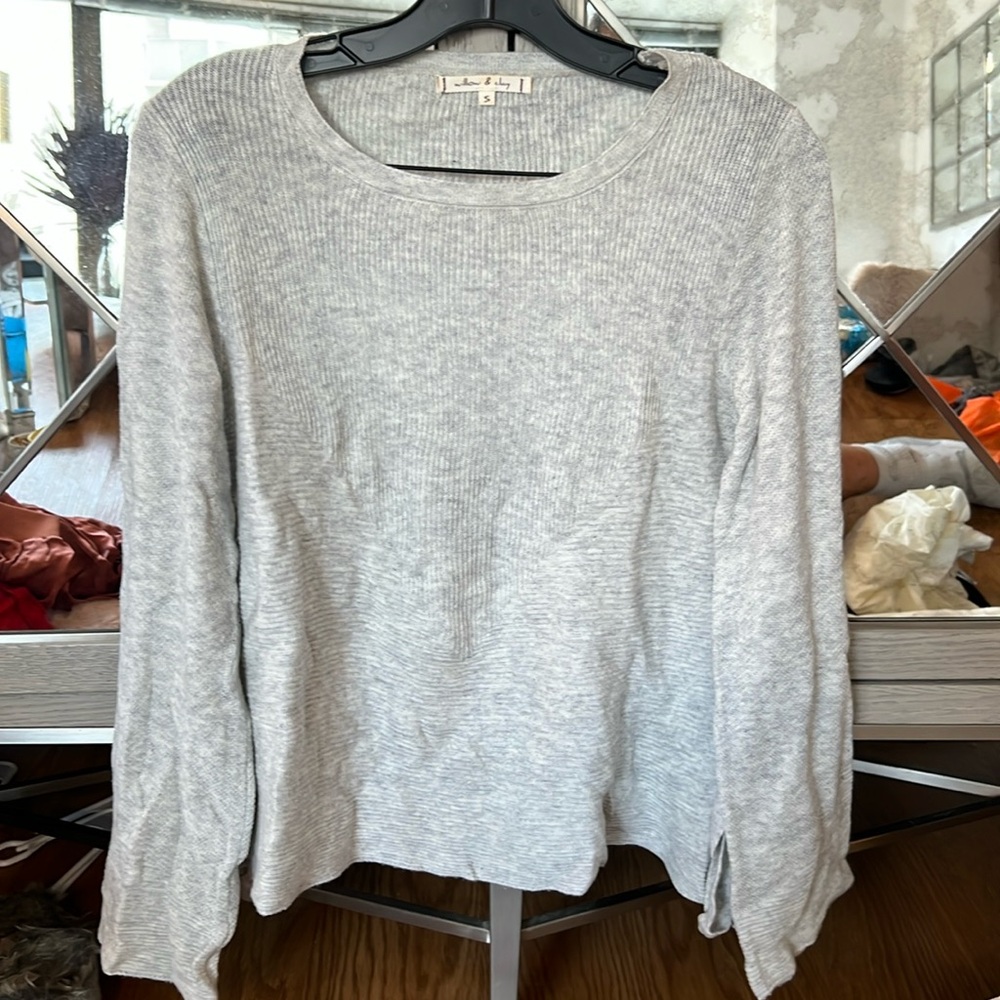 Willow & Clay gray sweater with bow tie wide sleeves (Size S)